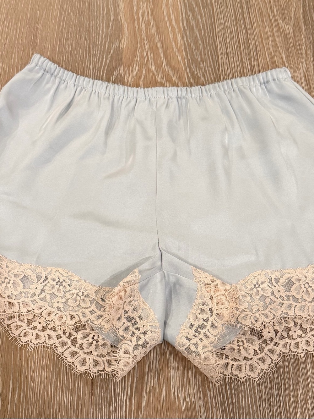Aritzia
Whimsy Satin Short